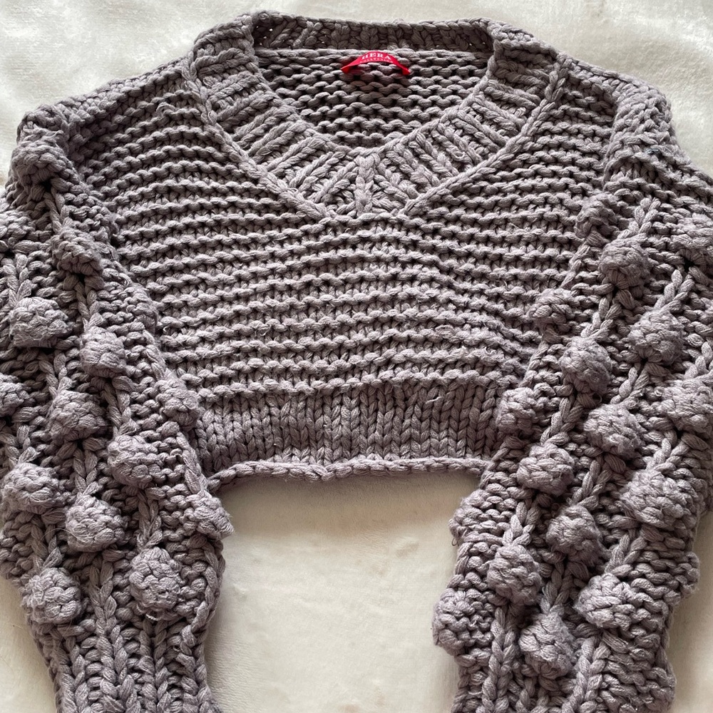 Hera Collection V-Neck Chunky Knit Sweater in Gray
